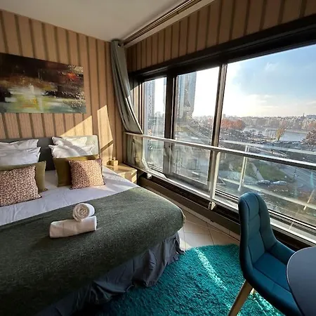 Eiffel And Beatiful Flat *